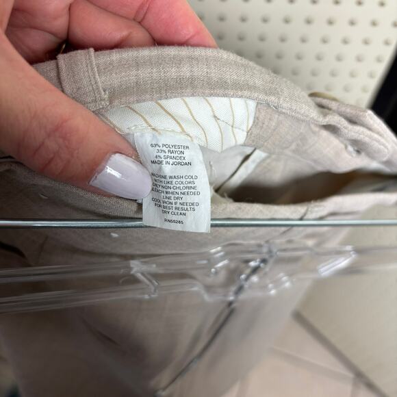 Express Editor Trouser Shorts Neutral Cream Dressy Workwear Sz 2 Low Rise - Picture 7 of 7